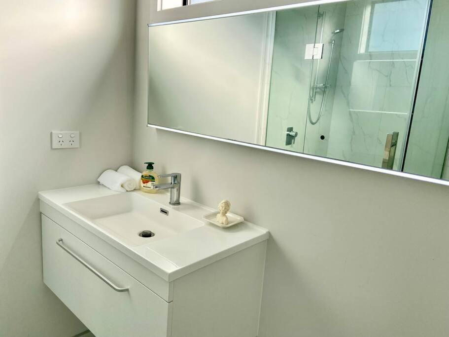 Morden Spacious New House Hamilton Extérieur photo