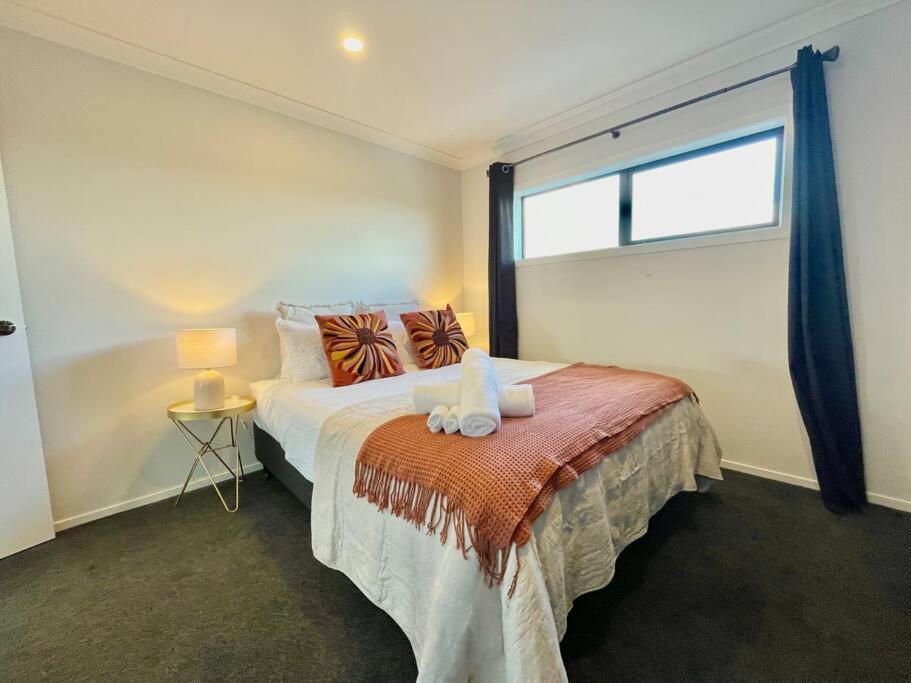 Morden Spacious New House Hamilton Extérieur photo