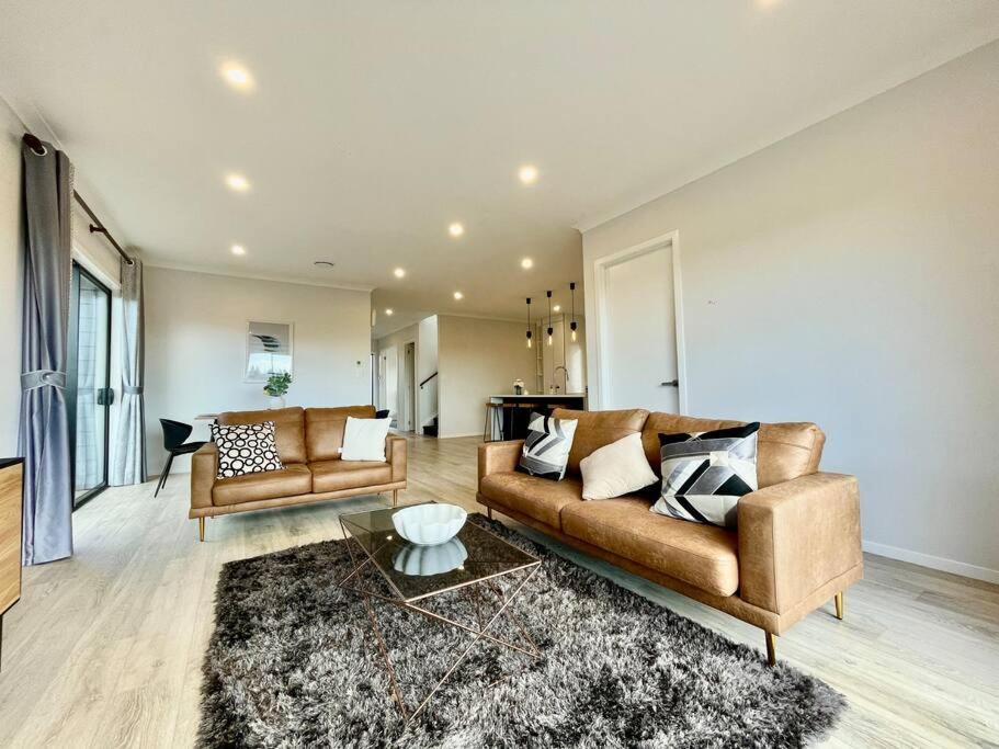 Morden Spacious New House Hamilton Extérieur photo