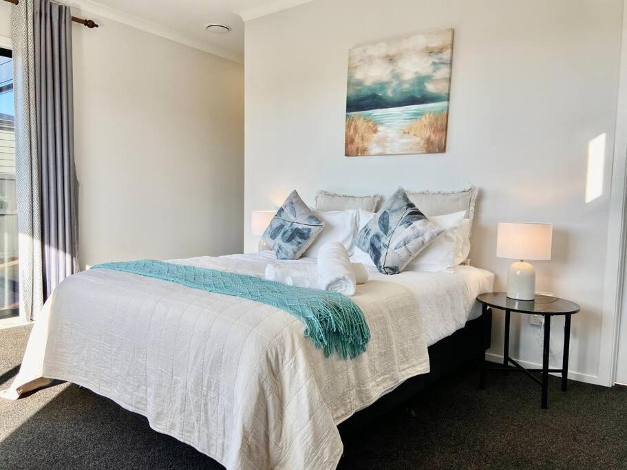 Morden Spacious New House Hamilton Extérieur photo