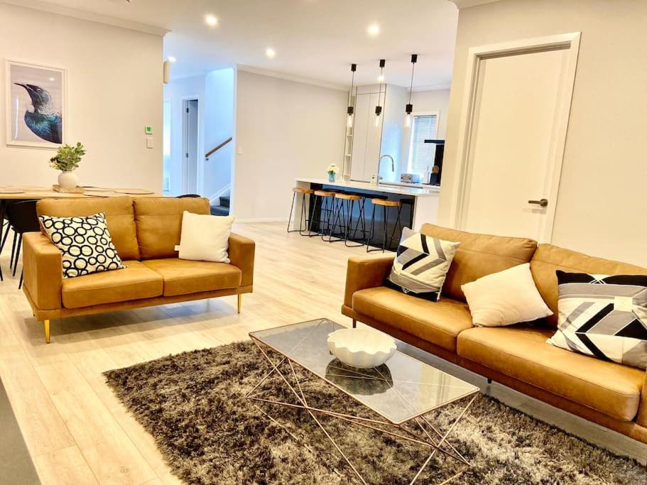 Morden Spacious New House Hamilton Extérieur photo