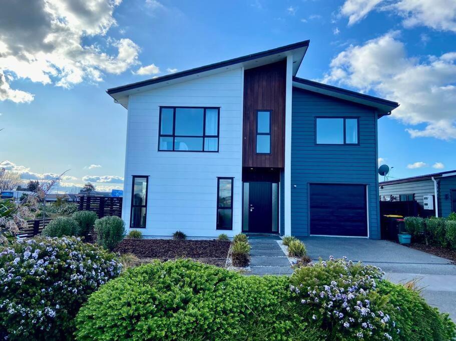Morden Spacious New House Hamilton Extérieur photo